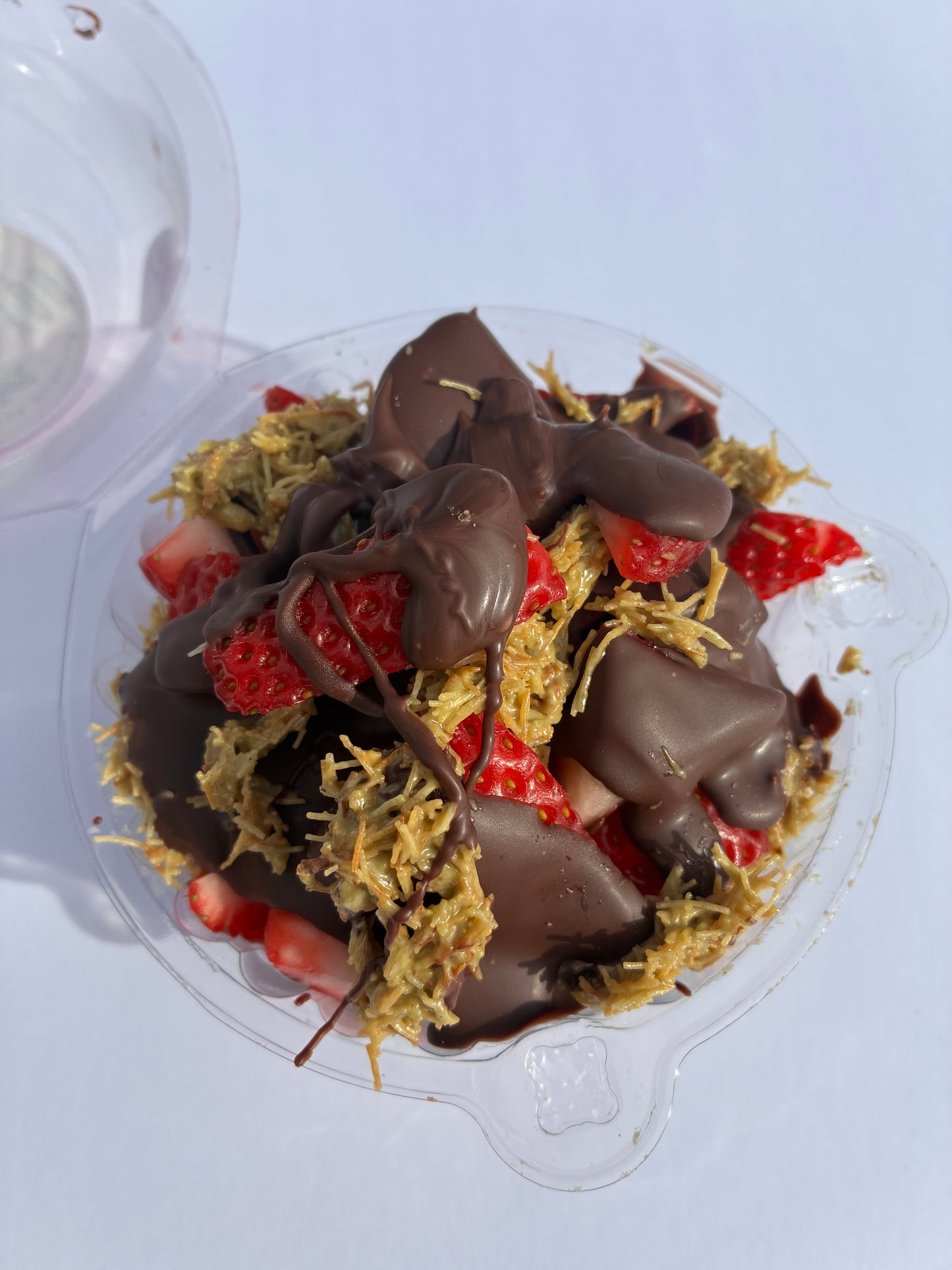 Dubai Chocolate Strawberry Cups