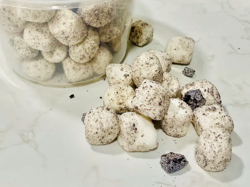 Freeze-Dried Cookie Cloud Bites